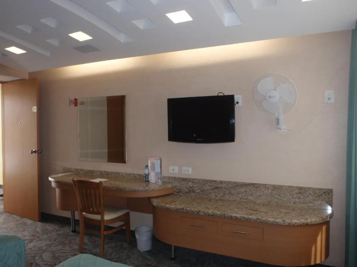 Hotel Plaza Las Fuentes Куаутлансинго