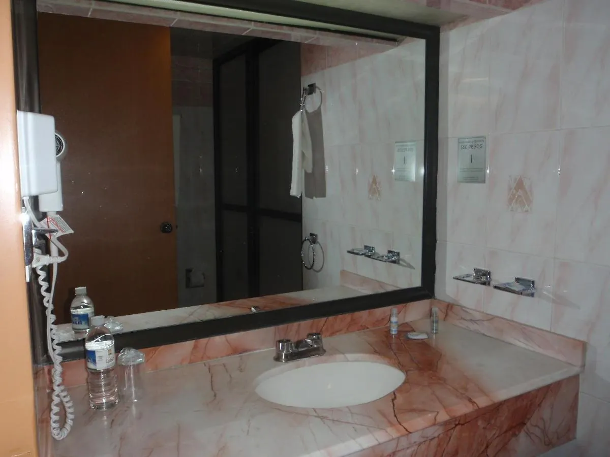 ****  Hotel Plaza Las Fuentes Куаутлансинго Мексика