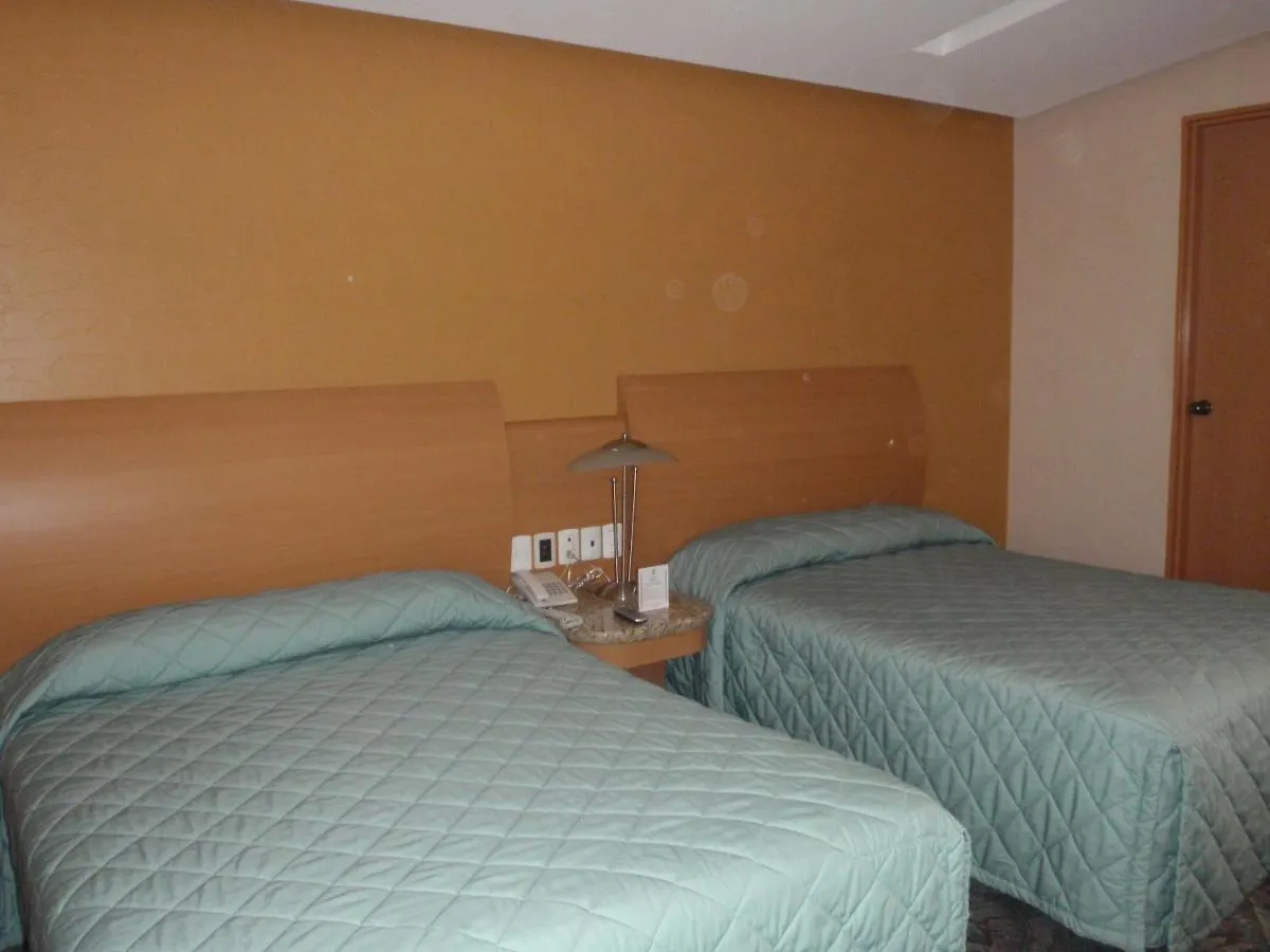 Hotel Plaza Las Fuentes Куаутлансинго