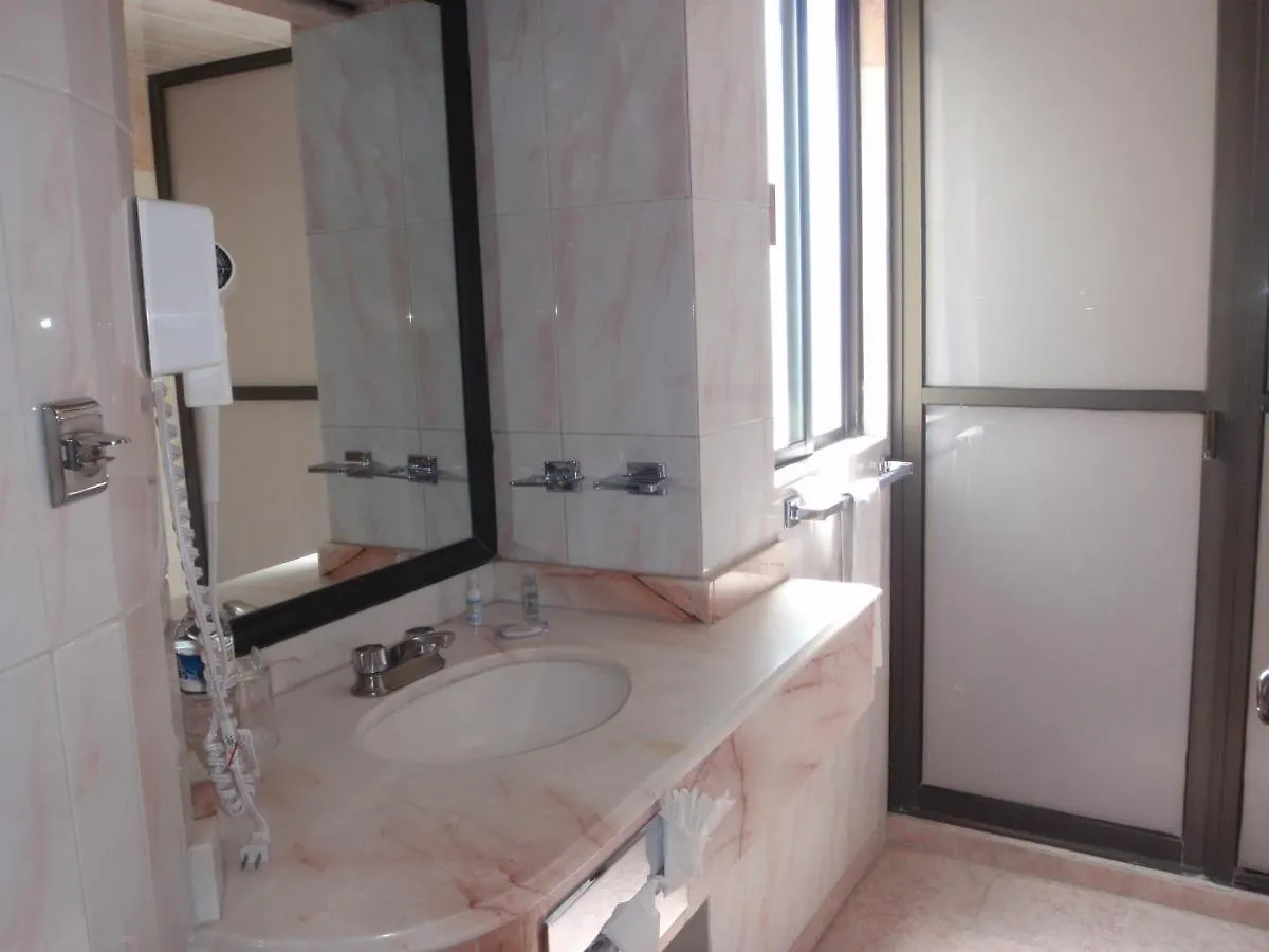 Hotel Plaza Las Fuentes Куаутлансинго