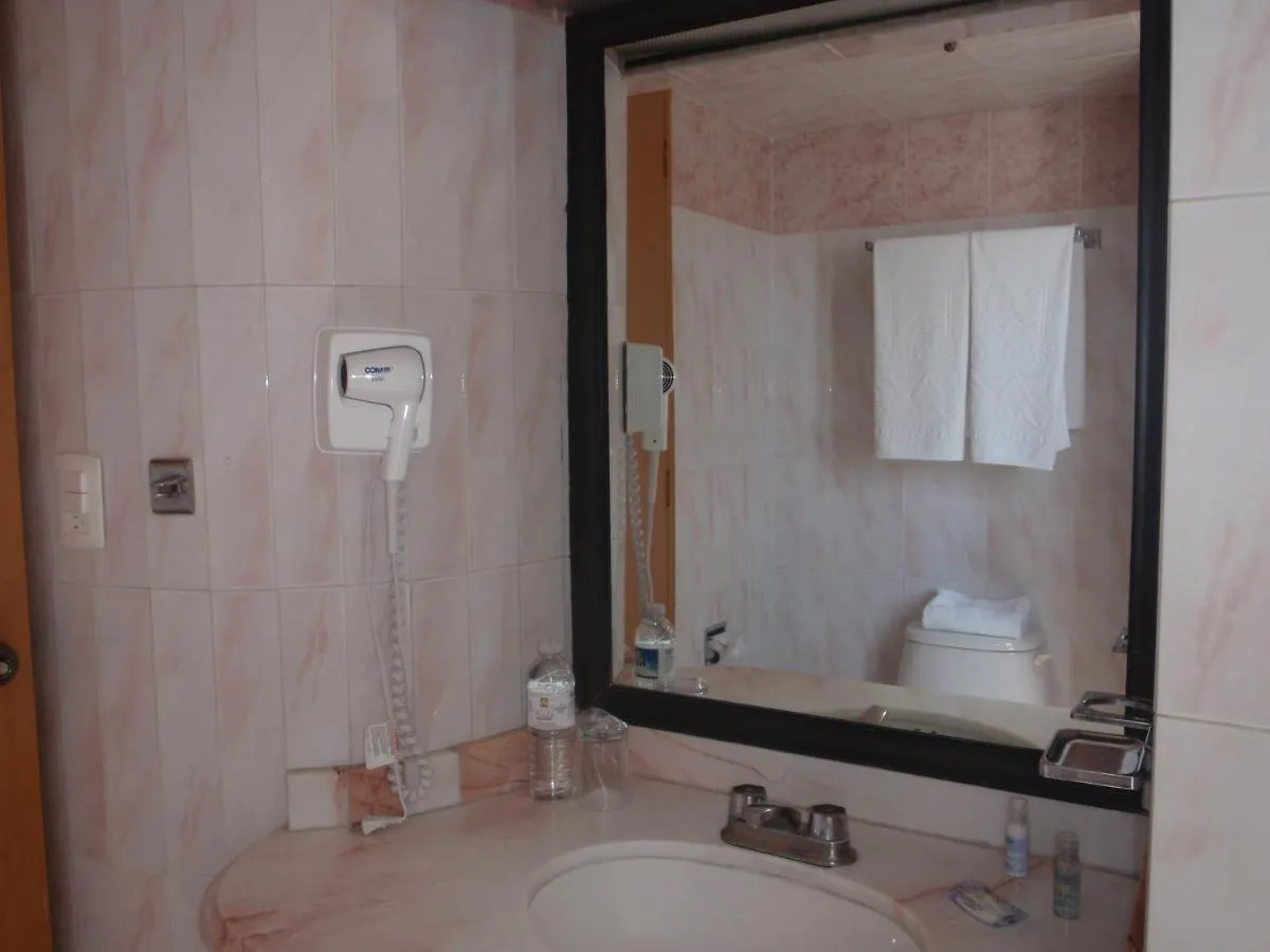 Hotel Plaza Las Fuentes Куаутлансинго